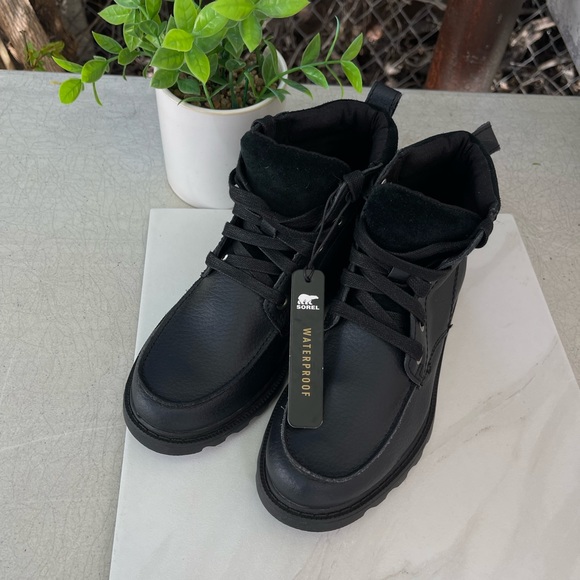 SOREL🍁🍂Madson Moc Toe black boots Waterproof size 1 - Picture 3 of 8